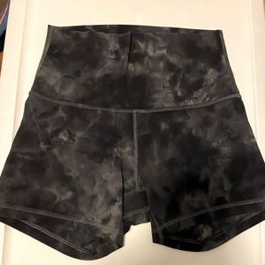LULULEMON ALIGN HIGH-RISE SHORT 4” DIAMOND DYE. Size 4
